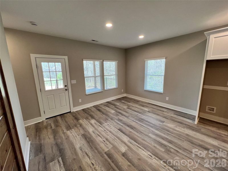 Dining Area Dining Area