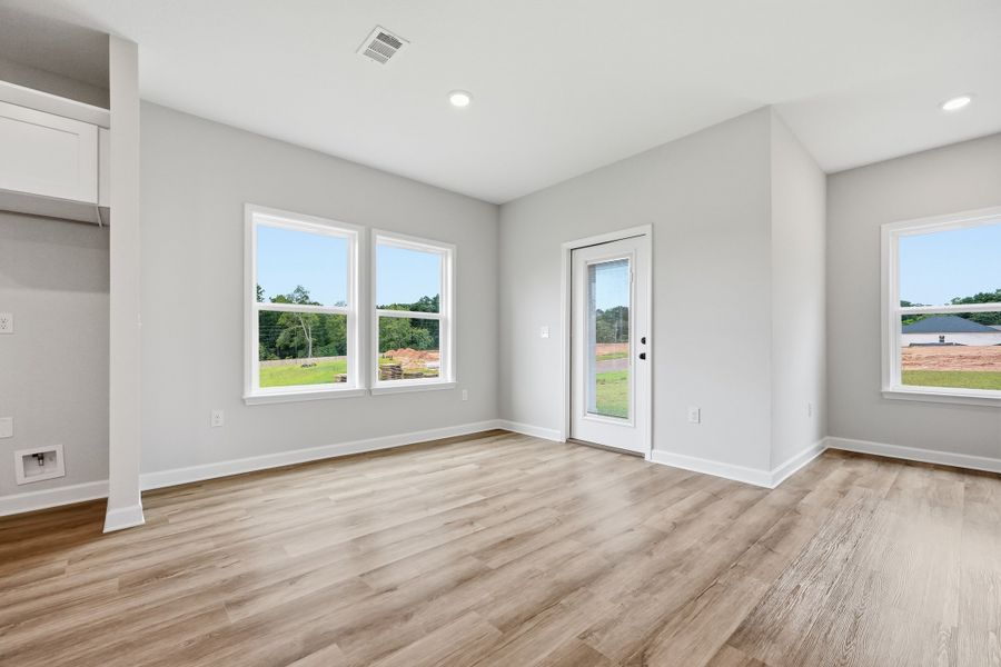 Spacious, unfurnished interior of a new home in Barton's Bend, Crestview (Image 32). Spacious, unfurnished interior of a new home in Barton's Bend, Crestview (Image 32).