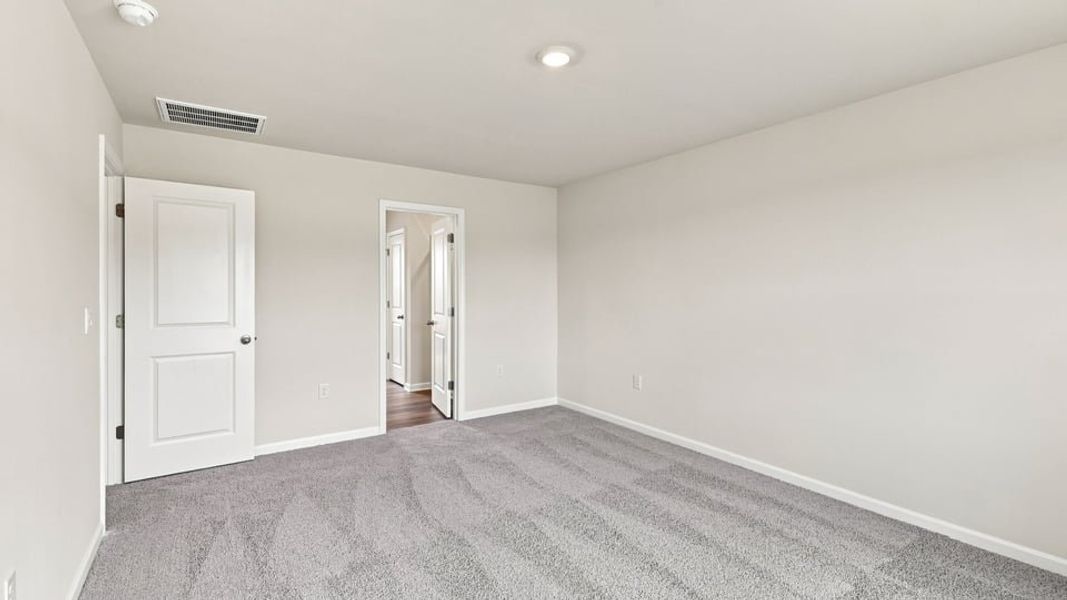 Spacious, unfurnished interior of a new home in Tyger Pines, Moore (Image 30).
