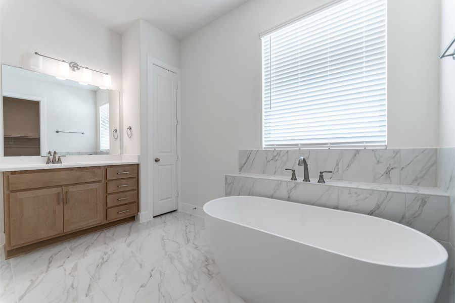 Furnished interior view inside a new home in Westwood, League City (Image 9).