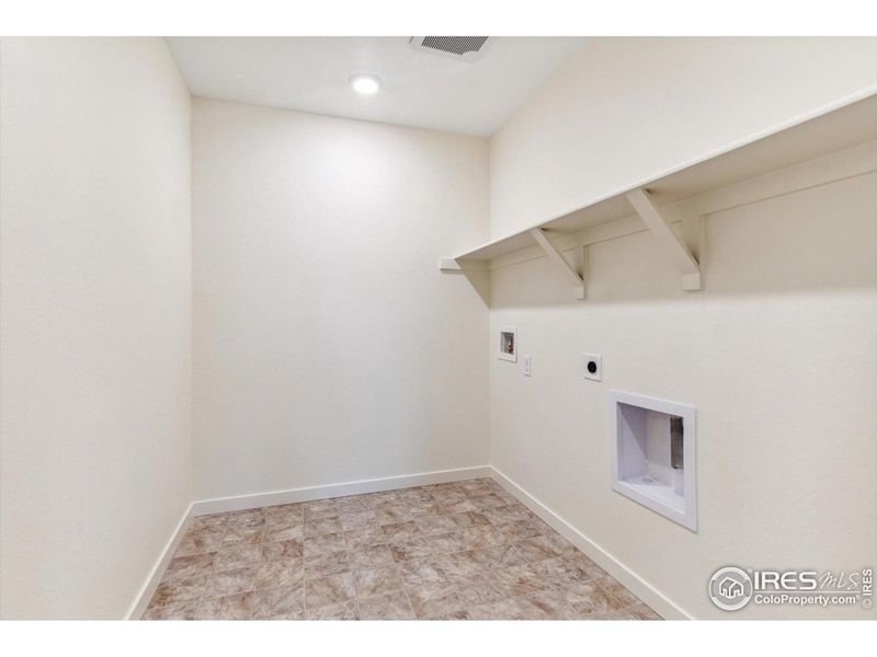 Spacious, unfurnished interior of a new home in Settlers Crossing, Commerce City (Image 23). Spacious, unfurnished interior of a new home in Settlers Crossing, Commerce City (Image 23).