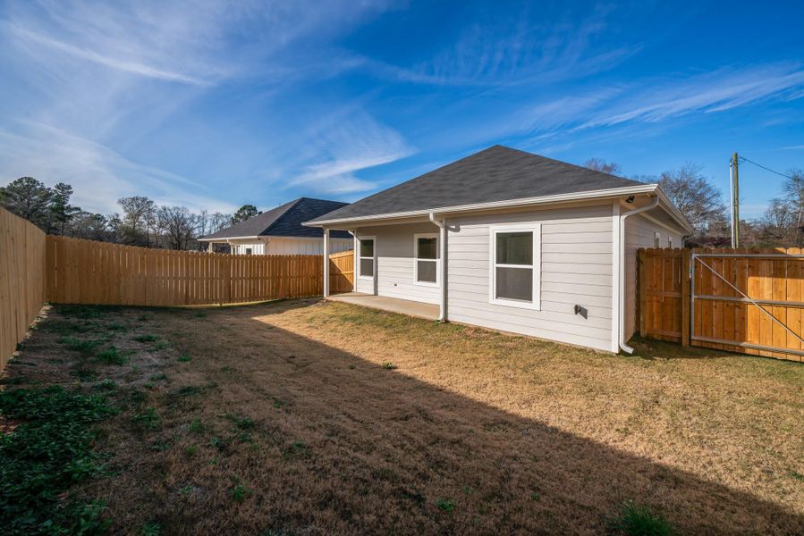 Exterior details and patio area of a home in , Kilgore (Image 3).