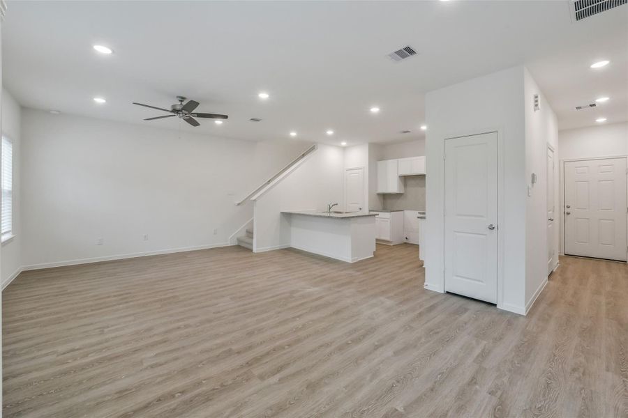 Spacious, unfurnished interior of a new home in , Houston (Image 16).