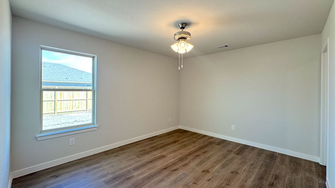 Spacious, unfurnished interior of a new home in King's Landing, Corpus Christi (Image 20).