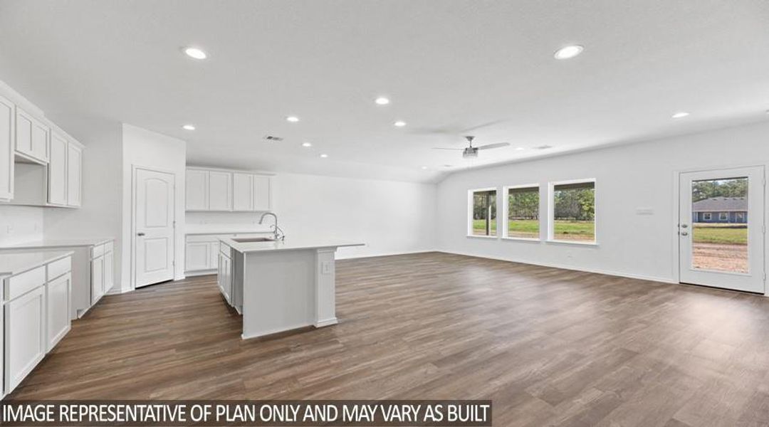Spacious, unfurnished interior of a new home in Williams Reserve East, Conroe (Image 14).