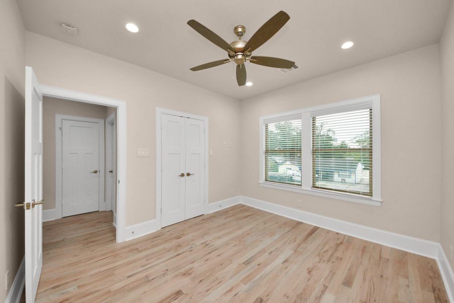Spacious, unfurnished interior of a new home in , Houston (Image 39).