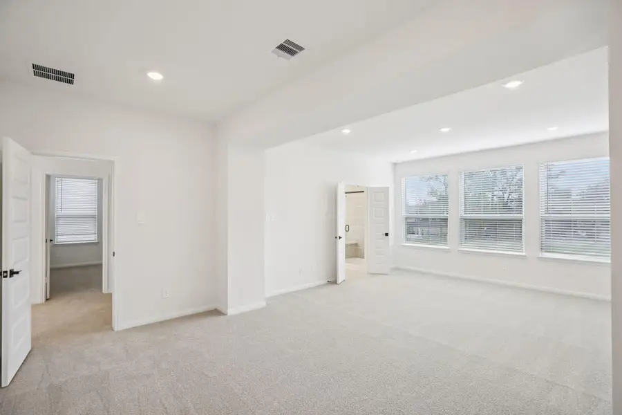 Spacious, unfurnished interior of a new home in , Atascocita (Image 26).