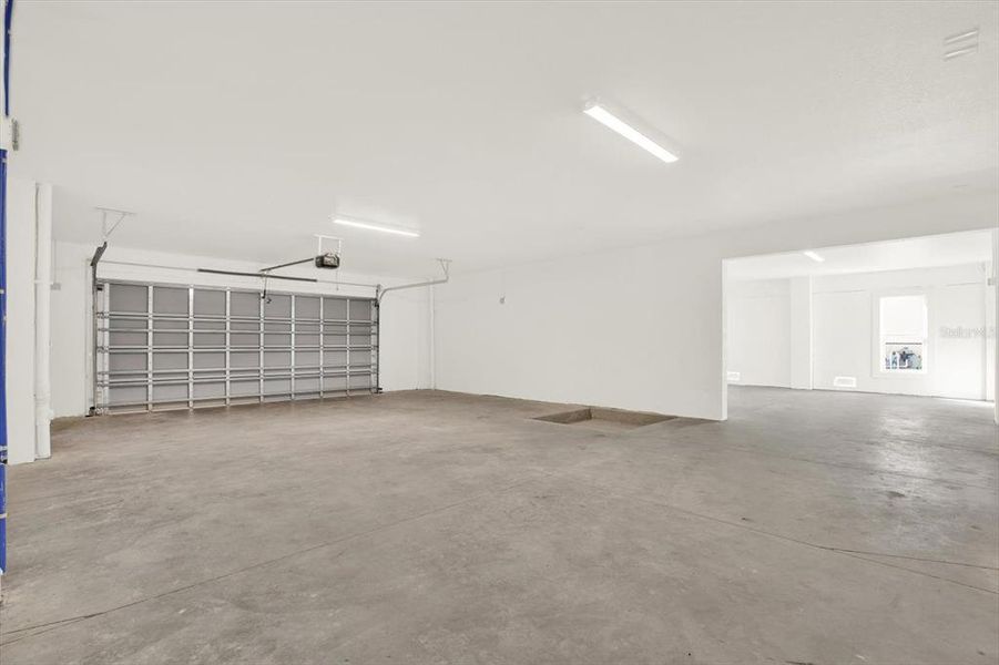 Spacious, unfurnished interior of a new home in , Hernando Beach (Image 28).