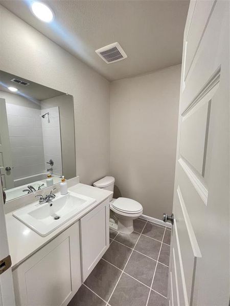 Furnished interior view inside a new home in Stonehaven, Seagoville (Image 11).