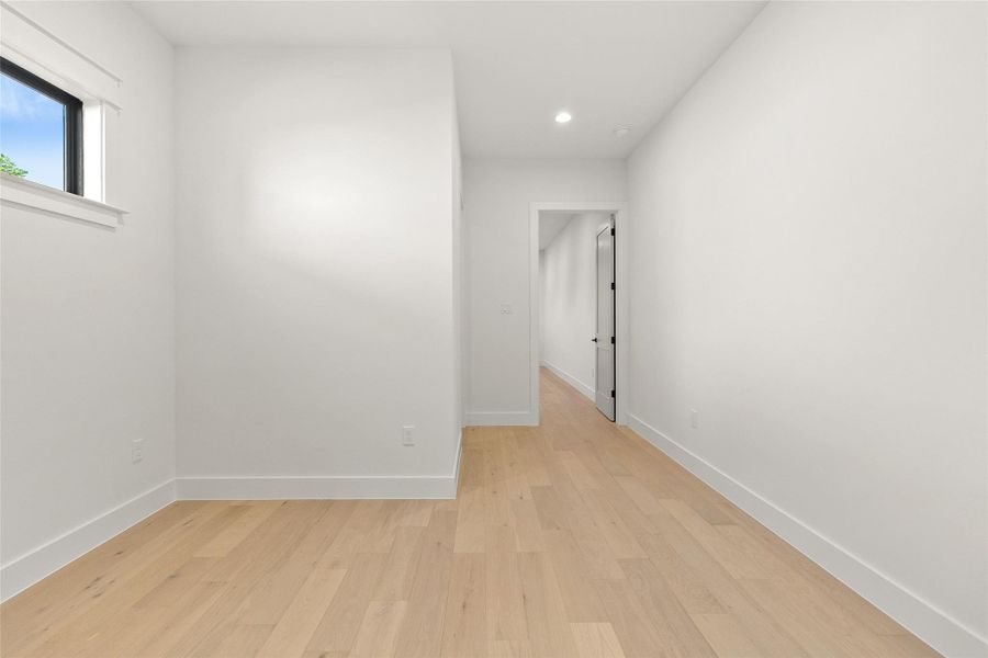 Spacious, unfurnished interior of a new home in , Houston (Image 25).