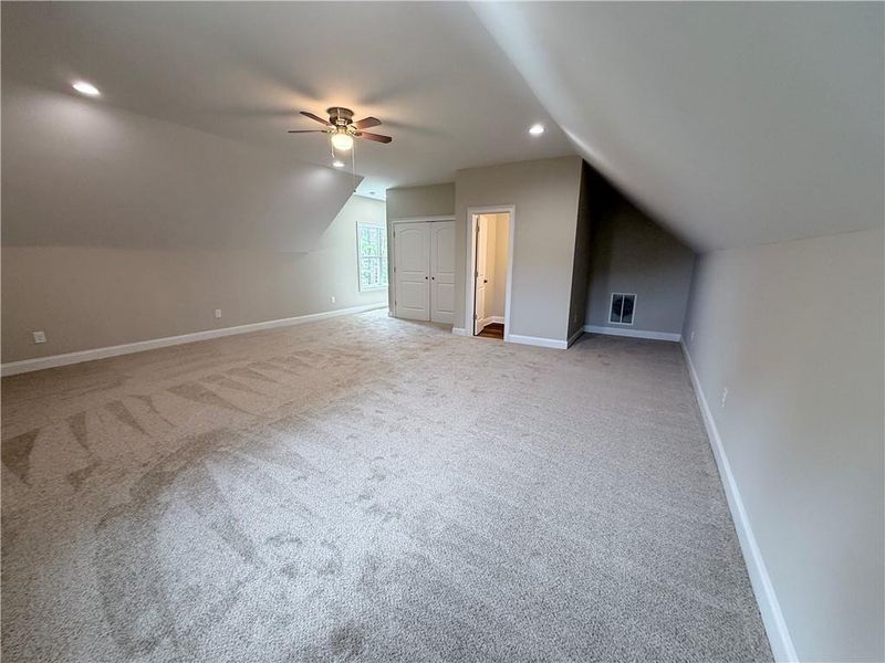 Spacious, unfurnished interior of a new home in , Mansfield (Image 34).