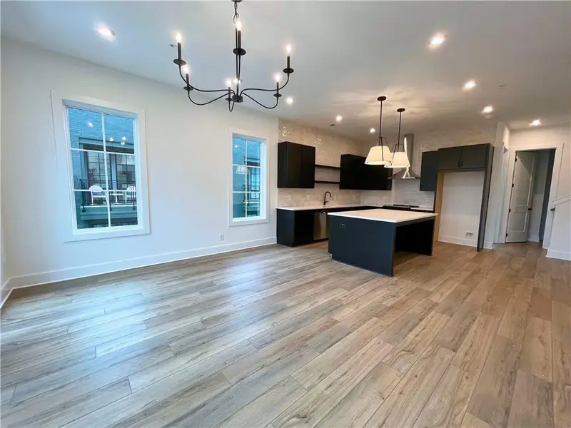 Spacious, unfurnished interior of a new home in , Atlanta (Image 4).