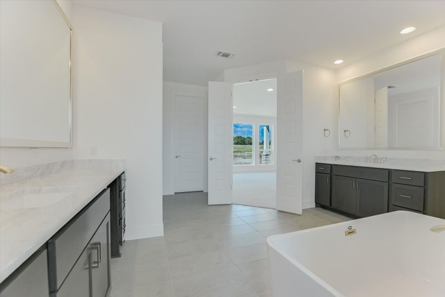 Representative furnished interior of a home built from the Vanderpool II by Giddens Homes in Whispering Wind, Bertram (Image 49).