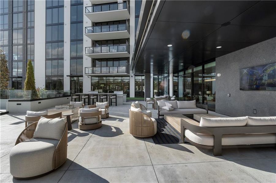 Condo located in Atlanta, GA showcasing its design and architecture (Image 45).