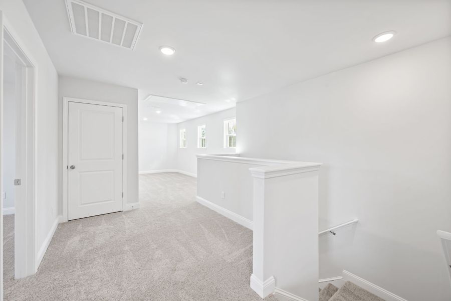 Spacious, unfurnished interior of a new home in Carriage Estates, Lexington (Image 35).