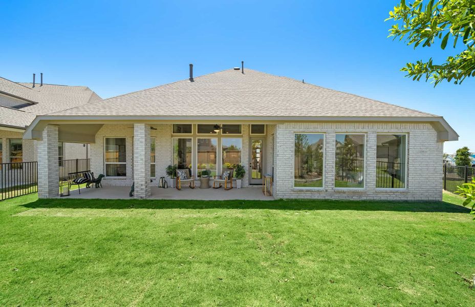 Representative exterior details of a home built from the 3546 by Ravenna Homes in Artavia 70′, Conroe (Image 3).