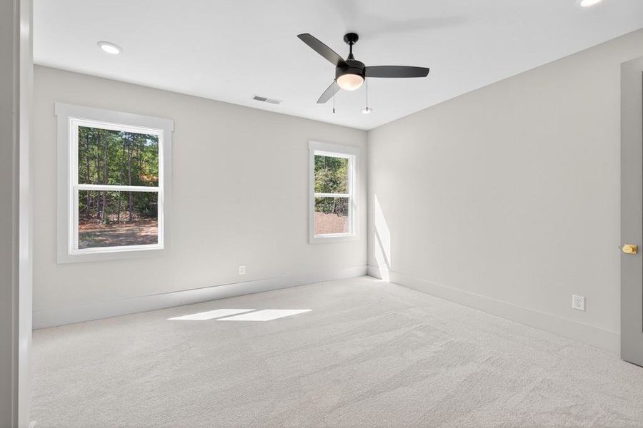 Spacious, unfurnished interior of a new home in , Jefferson (Image 39).