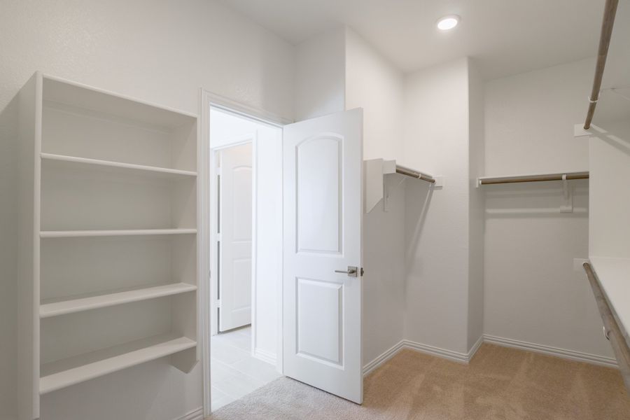 Furnished interior view inside a new home in Saratoga, Aubrey (Image 13).