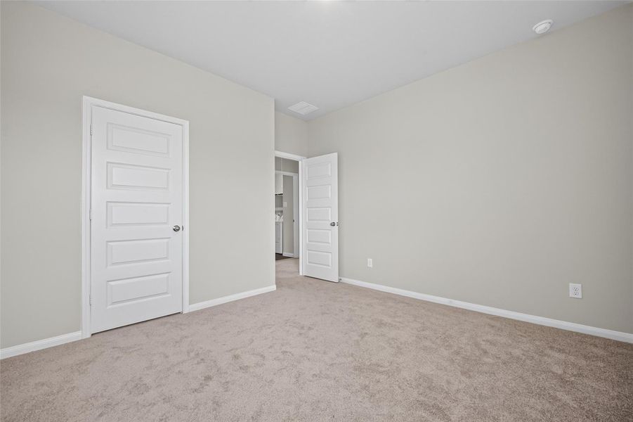 Spacious, unfurnished interior of a new home in Charleston Heights, Rosharon (Image 32).
