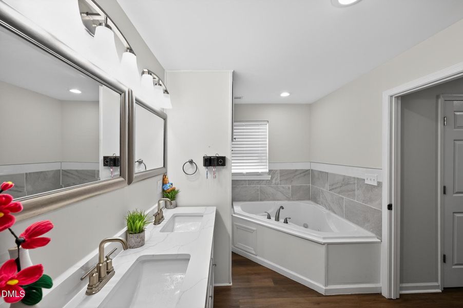 25_1696_James_Winston_Rd-Bathroom-8003