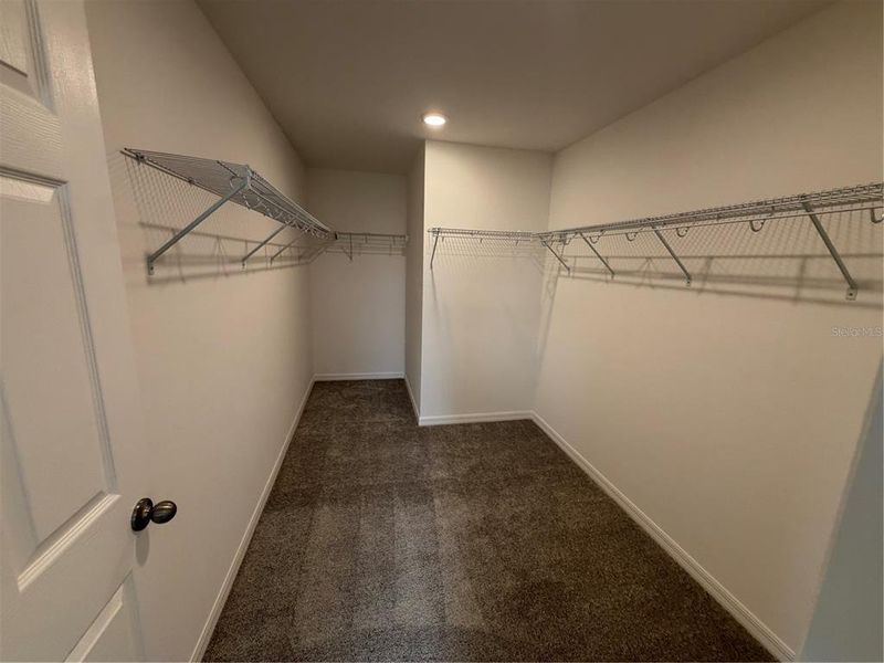 Spacious, unfurnished interior of a new home in , Davenport (Image 30).