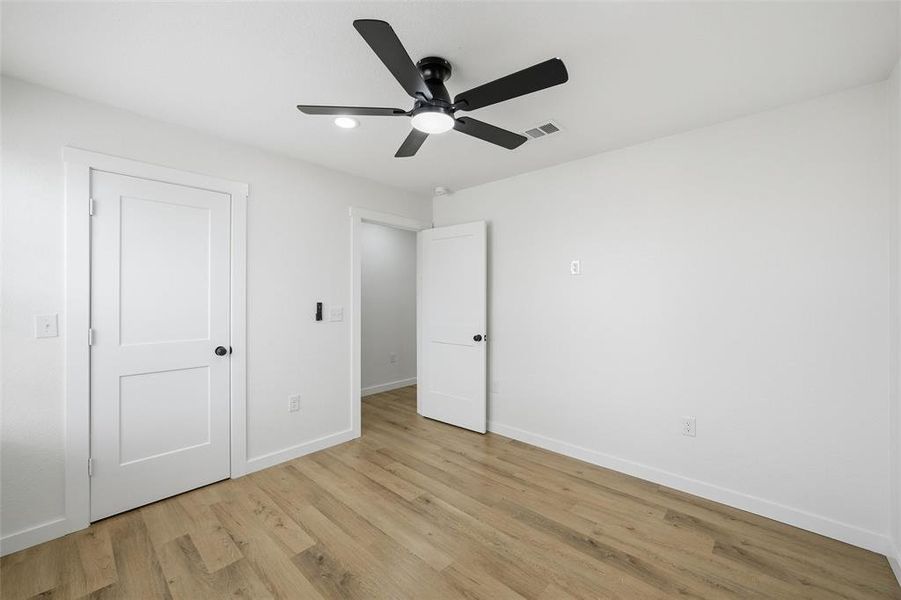 Spacious, unfurnished interior of a new home in , Waco (Image 9).