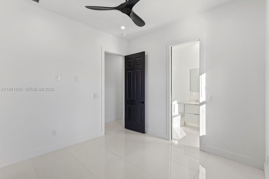 Spacious, unfurnished interior of a new home in , Lehigh Acres (Image 33).