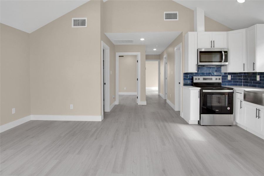 Spacious, unfurnished interior of a new home in , San Leon (Image 17).