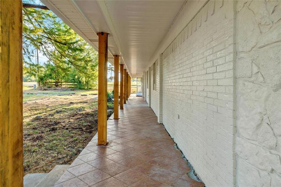 Exterior details and patio area of a home in , Powderly (Image 3).