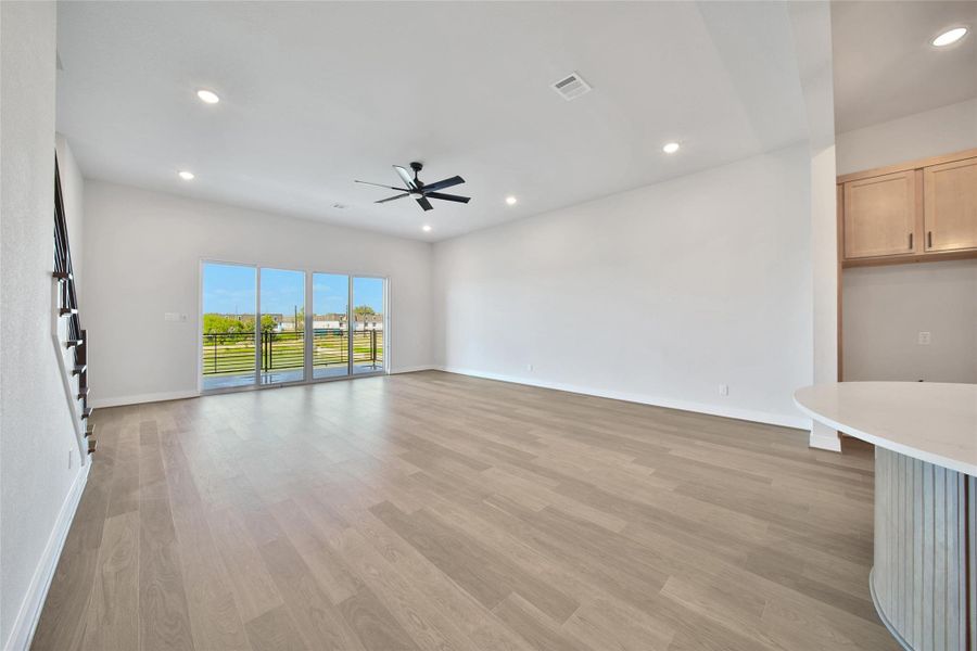 Spacious, unfurnished interior of a new home in Lago Pointe, Seabrook (Image 27).