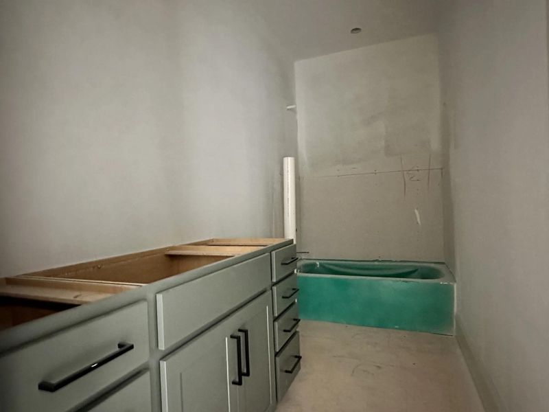 The Wilshire A Bathroom