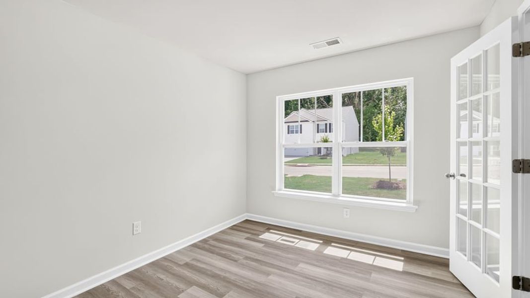 Spacious, unfurnished interior of a new home in Bentley Park, Greenwood (Image 18).