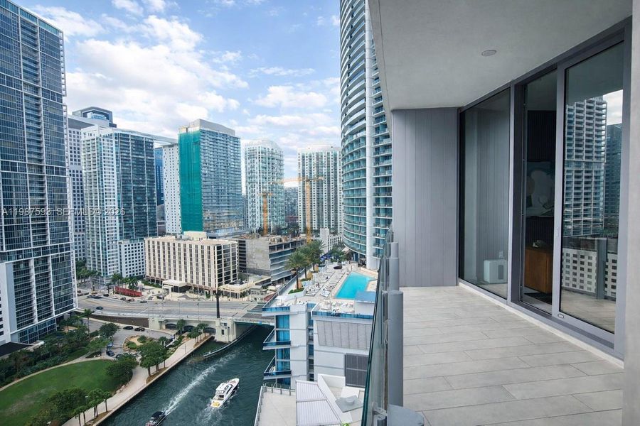 Condo located in Miami, FL showcasing its design and architecture (Image 17). Condo located in Miami, FL showcasing its design and architecture (Image 17).