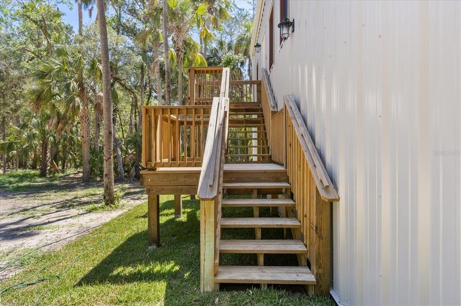 Exterior details and patio area of a home in , Homosassa (Image 22).