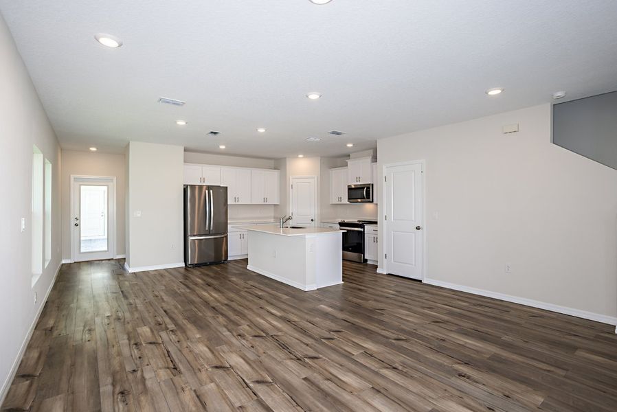 Representative unfurnished interior of a home built from the Margarita by Casa Fresca Homes in Pasadena Ridge, Dade City (Image 10).