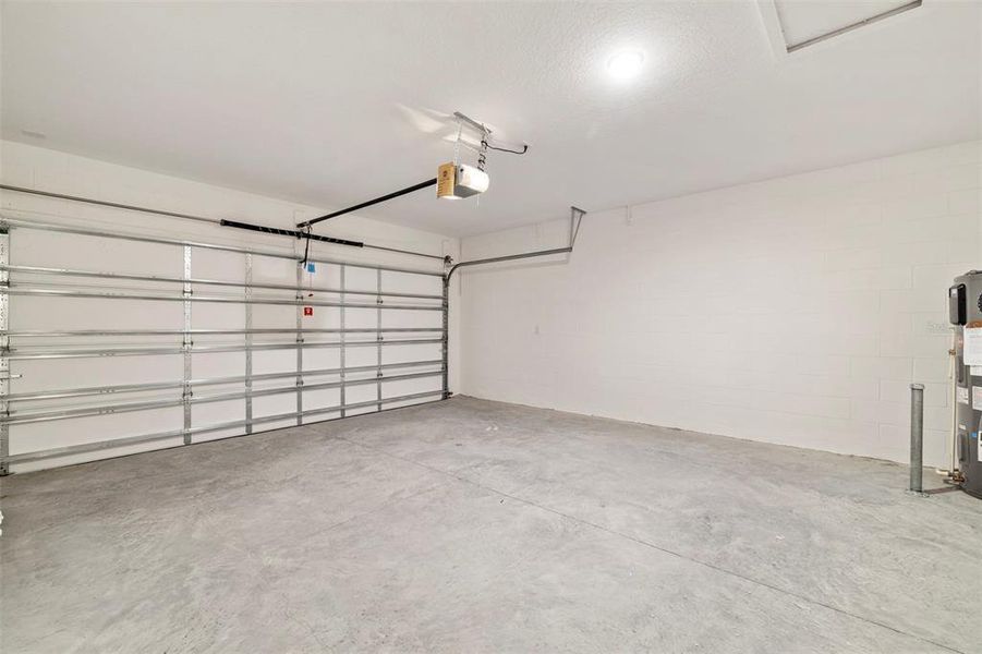 Spacious, unfurnished interior of a new home in Lake Lincoln, Eustis (Image 12).