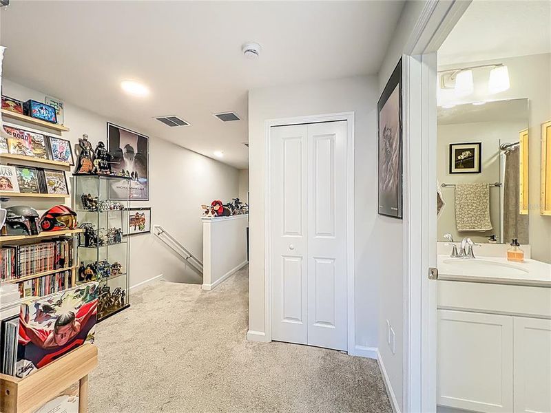 Furnished interior view inside a new home in , Orlando (Image 6).