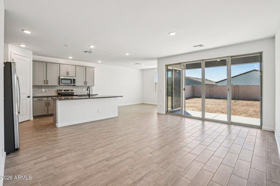 7-web-or-mls-W Camden Ave-S0703-007