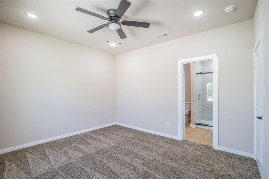 Spacious, unfurnished interior of a new home in , Bridgeport (Image 23).