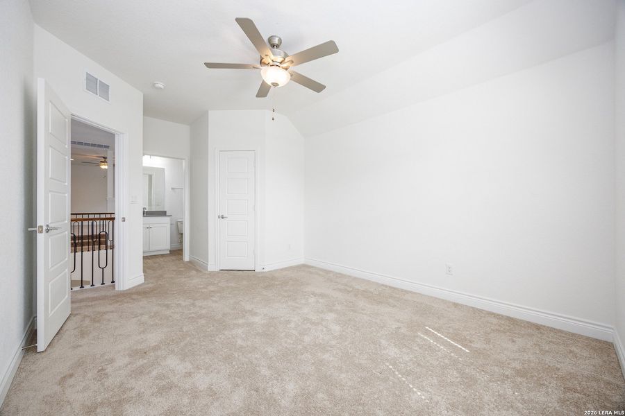 Spacious, unfurnished interior of a new home in Bison Ridge, San Antonio (Image 21).