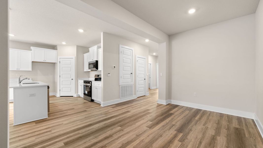 Spacious, unfurnished interior of a new home in Titus Park, Panama City (Image 17). Spacious, unfurnished interior of a new home in Titus Park, Panama City (Image 17).