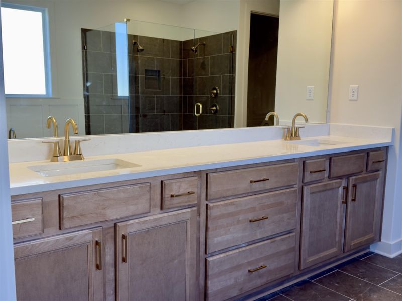 Image 14 of a home in White Oak.