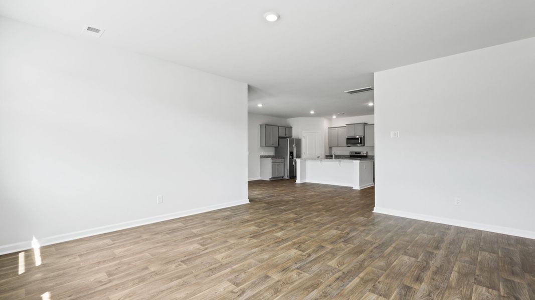 Representative unfurnished interior of a home built from the DARBY-EXP by D.R. Horton in Hillcrest, Ravenel (Image 27).