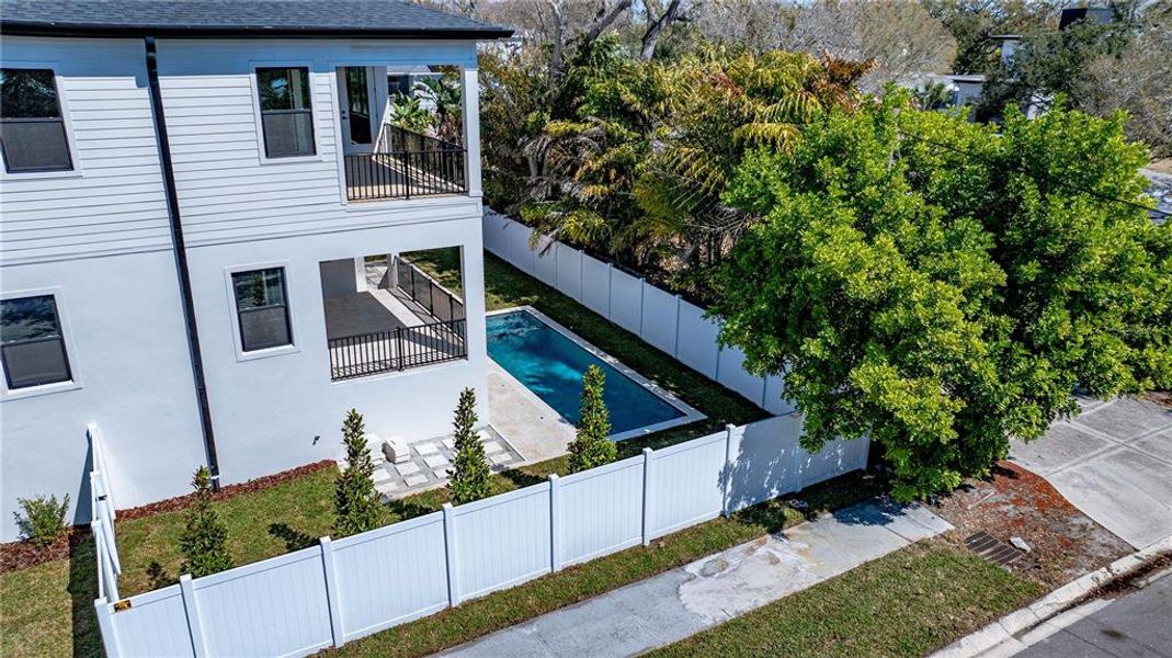 Exterior details and patio area of a home in City Homes - South Tampa, Tampa (Image 14).