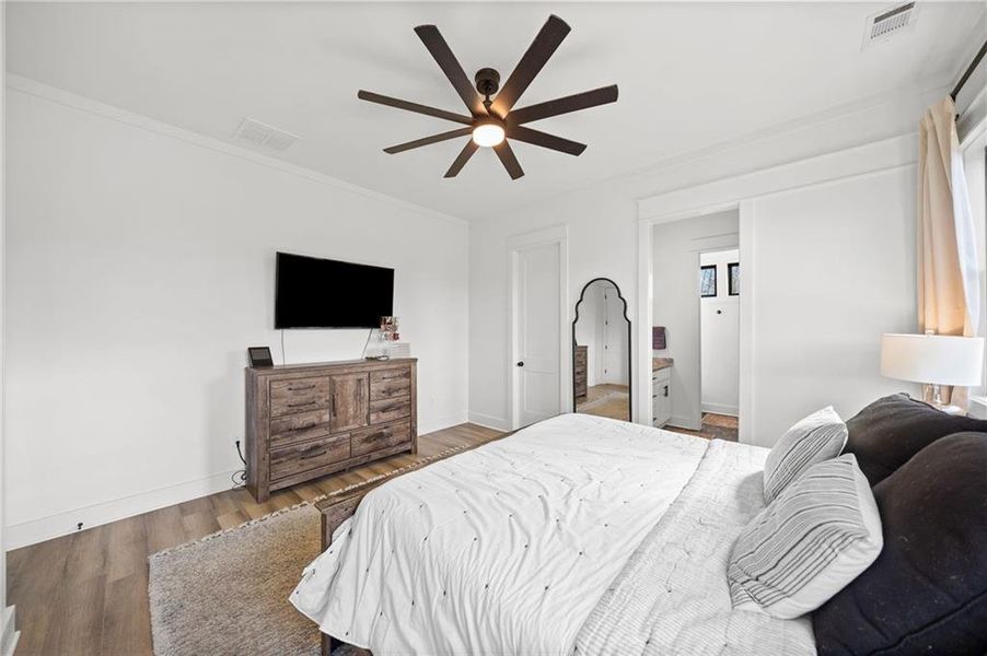 Furnished interior view inside a new home in , Dallas (Image 44).