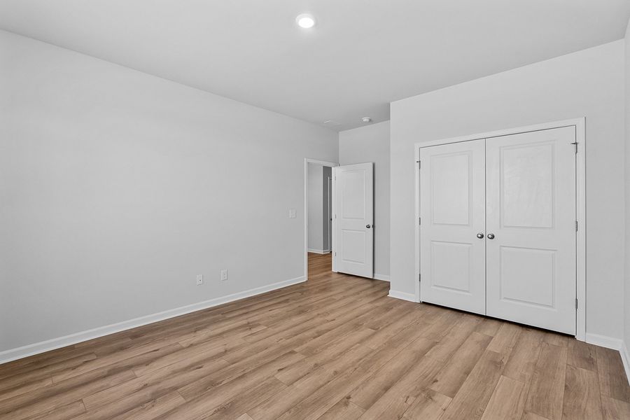 Spacious, unfurnished interior of a new home in Fieldstone, Lexington (Image 34).