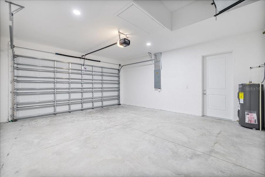 Spacious, unfurnished interior of a new home in , Lehigh Acres (Image 16).