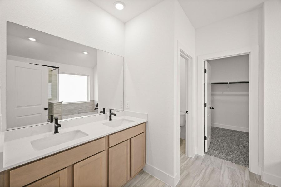 Furnished interior view inside a new home in Chapel Lakes, Montgomery (Image 10).
