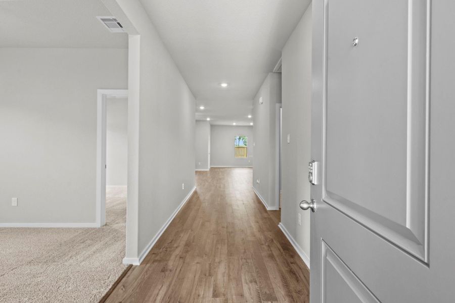 Spacious, unfurnished interior of a new home in Laurel Landing, Alvin (Image 12). Spacious, unfurnished interior of a new home in Laurel Landing, Alvin (Image 12).