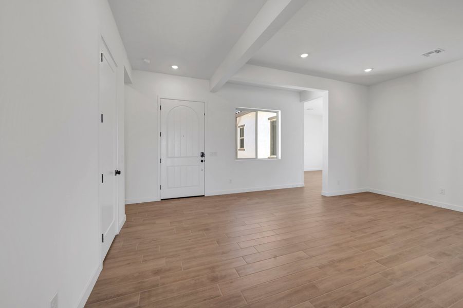 Spacious, unfurnished interior of a new home in Abel Ranch, Goodyear (Image 15).